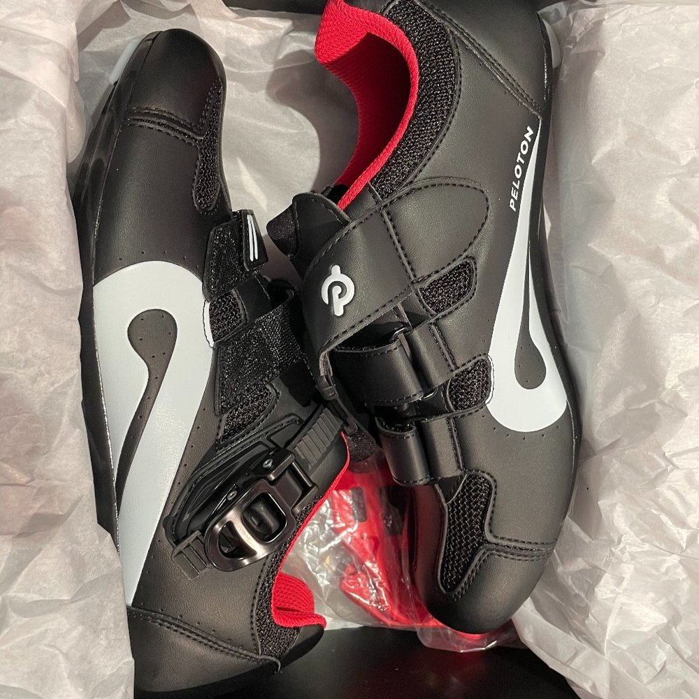 New Peloton cycling shoes with cleats - size 40